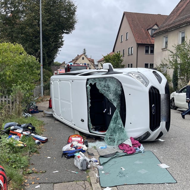 Kleinbus mit Kindern umgekippt
