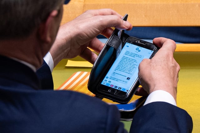 El secretario del Tesoro de Estados Unidos recibe un mensaje con críticas a la baja de retenciones en la Argentina luego de que se anunciara el salvataje financiero a Milei (AP Photo/Angelina Katsanis)