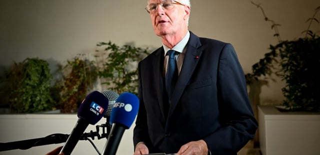 Michel Barnier à Paris au soir du premier tour de l'élection législative partielle le 21 septembre 2025