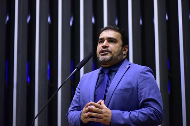 Deputado Marcelo Freitas é anunciado relator do caso de cassação de Eduardo Bolsonaro.