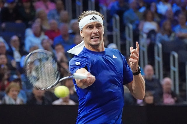 Sep 20, 2025; San Francisco, CA, USA;  Team Europe player Alexander Zverev returns a ball from Team World Player Alex de Minaur during the Laver Cup at Chase Center. Mandatory Credit: David Gonzales-Imagn Images