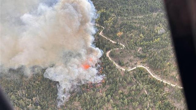 The Munro Lake wildfire burns near Peachland, B.C. in this Thursday, Sept. 25, 2025. handout photo. THE CANADIAN PRESS/Handout - B.C. Wildfire Service (Mandatory Credit)