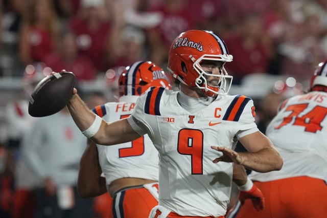 Illinois quarterback Luke Altmyer throws during the first half against Indiana on Saturday, Sept. 20, 2025, in Bloomington, Ind. (AP Photo/Darron Cummings)