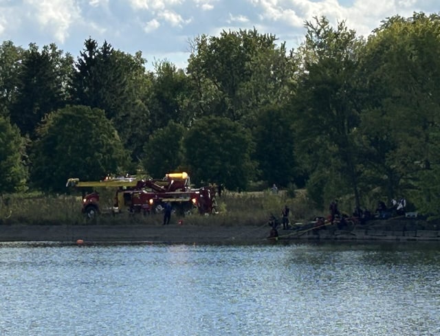 Crews work to pull a vehicle out of Lake Osborne, behind the Naperville fire and police headquarters, after it was discovered during a Naperville Fire Department training exercise on Sept. 25, 2025. (Carolyn Stein/Naperville Sun)