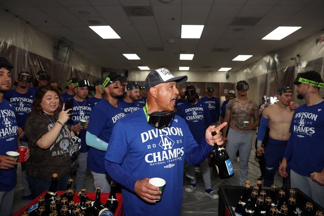 PHOENIX, ARIZONA - SEPTEMBER 25: Manager Dave Roberts #30 of the Los Angeles Dodgers addresses the team in the locker room after defeating the Arizona Diamondbacks 8-0 to clinch the National League West title at Chase Field on September 25, 2025 in Phoenix, Arizona. (Photo by Chris Coduto/Getty Images)