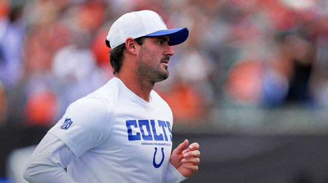 Indianapolis Colts quarterback Daniel Jones (17) leaves the field at the half Saturday, Aug. 23, 2025, during a game against the Cincinnati Bengals at Paycor Stadium in Cincinnati. © Grace Hollars/IndyStar / USA TODAY NETWORK via Imagn Images