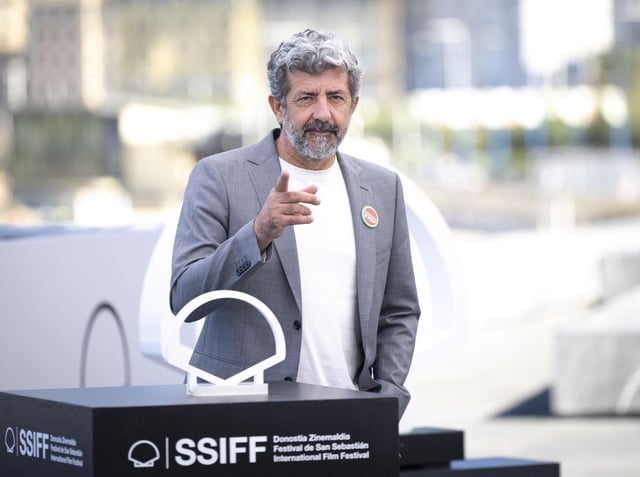 El director y guionista Alberto Rodríguez posa este viernes durante la presentación de 'Anatomía de un instante', que compite en la sección oficial del 73 Festival Internacional de Cine de San Sebastián.