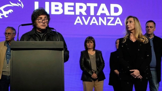 A un mes de las elecciones, el Gobierno encara el tramo final de la campaña. 
