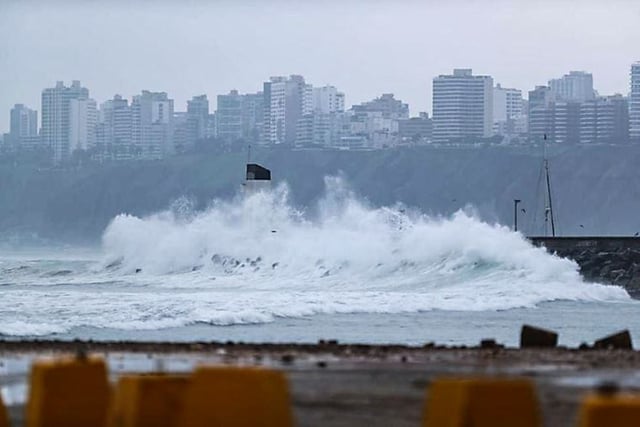 La Marina de Guerra instó a los gobiernos regionales y locales, así como a las capitanías de puerto y a las empresas vinculadas a la actividad acuática, a implementar medidas de prevención. Foto: Andina