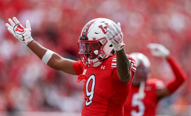 Utah Utes cornerback Elijah Davis (9) gestures to the crowd during the third quarter of the game against the Texas Tech Red Raiders at Rice-Eccles Stadium in Salt Lake City on Saturday, Sept. 20, 2025.