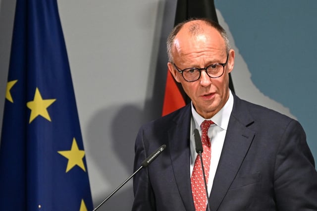 Bundeskanzler Merz hat sich besorgt über den Zustand der Demokratie in den USA geäußert. Dort würden "die Meinungsfreiheit infrage gestellt und Repression auf die Unabhängigkeit der Justiz ausgeübt", sagte Merz.