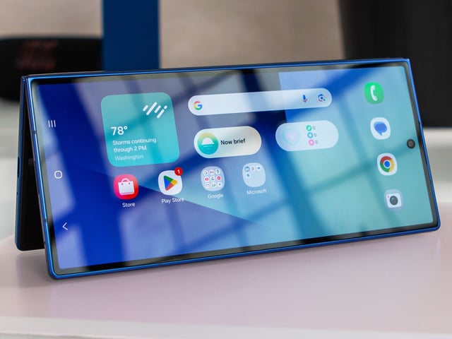 Samsung Galaxy Z Fold 7 in Tent Mode hands-on
