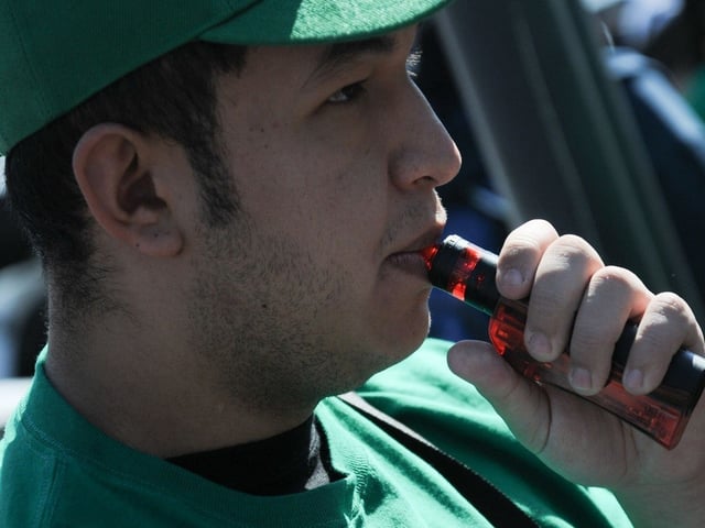 La iniciativa busca prohibir los vapeadores y cigarros electrónicos. Foto: Cuartoscuro