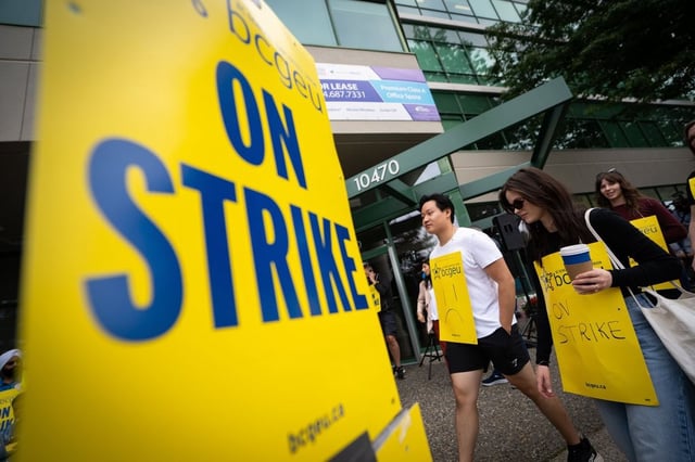 Members of the British Columbia General Employees' Union picket outside an ICBC driver licensing office, in Surrey, B.C., Monday, Sept. 8, 2025. The union issued 72-hour strike notice following a strike authorization vote in which 92.7% of members voted in favour of job action. Public service members began strike action on Sept. 2, 2025. THE CANADIAN PRESS