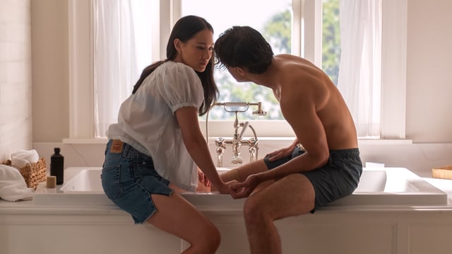 belly and conrad have a moment over a bathtub in the summer i turned pretty season 3