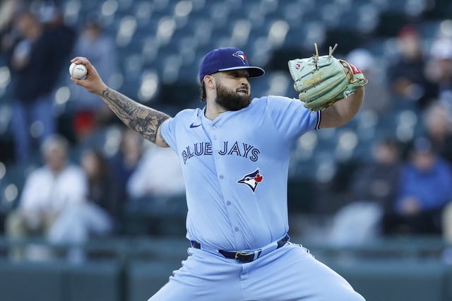 May 27, 2024; Chicago, Illinois, USA; Toronto Blue Jays starting pitcher Alek Manoah (6) delivers a pitch against the Chicago White Sox during the first inning at Guaranteed Rate Field. Mandatory Credit: Kamil Krzaczynski-USA TODAY Sports/File Photo