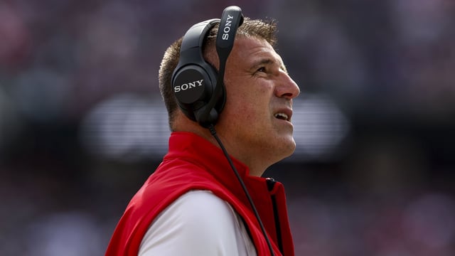 Patriots head coach Mike Vrabel during the first quarter at Gillette Stadium