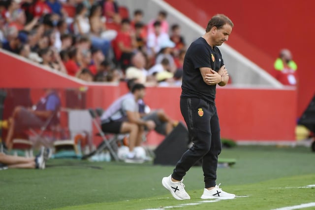 El entrenador del Mallorca, Jagoba Arrasate, este domingo, durante el partido de la jornada 5 de LaLiga EA SPorts, entre el Real Mallorca y el Atlético de Madrid, que se disputa en el estadio de Son Moix de Palma de Mallorca.