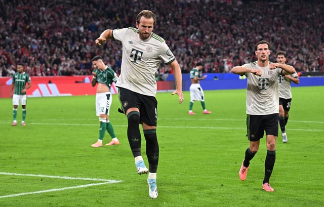 Soccer Football - Bundesliga - Bayern Munich v Werder Bremen - Allianz Arena, Munich, Germany - September 26, 2025 Bayern Munich's Harry Kane celebrates scoring their second goal REUTERS/Angelika Warmuth