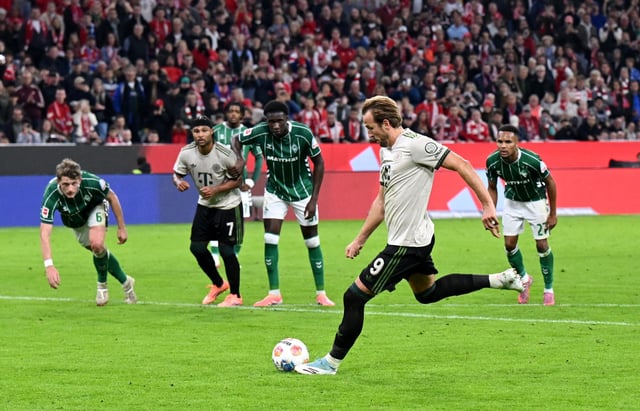 Soccer Football - Bundesliga - Bayern Munich v Werder Bremen - Allianz Arena, Munich, Germany - September 26, 2025 Bayern Munich's Harry Kane scores their second goal from the penalty spot REUTERS/Angelika Warmuth