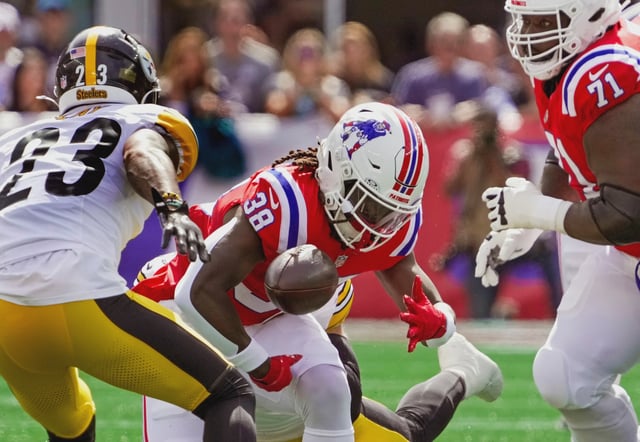 Rhamondre Stevenson lost two fumbles in the Patriots' loss to the Steelers.