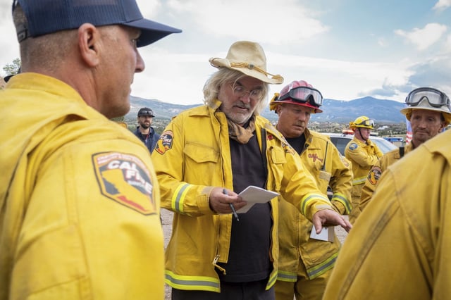 Filmmaker Paul Greengrass, center, during the filming of “The Lost Bus.” His goal was to make escaping the 2018 Camp Fire an immersive experience.