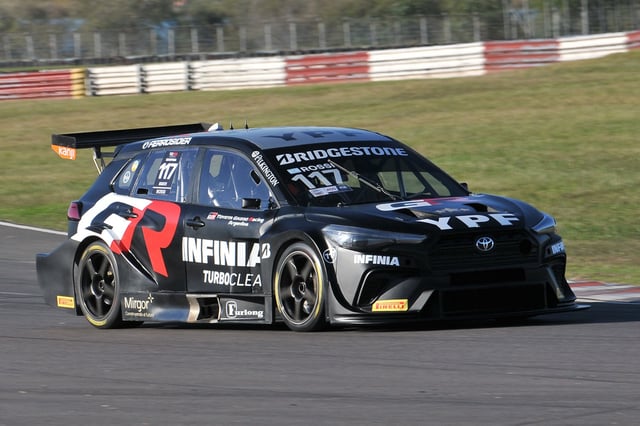 Matías Rossi, puntero del campeonato de TC2000 y dos veces ganador de los 200 Kilómetros de Buenos Aires; el Misil tendrá al uruguayo Santiago Urrutia como invitado en la tradicional carrera en el autódromo Oscar y Juan Gálvez.