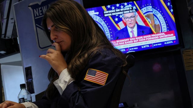 La ambigüedad sobre la trayectoria futura de la Reserva Federal consolidó la incertidumbre en Wall Street. 