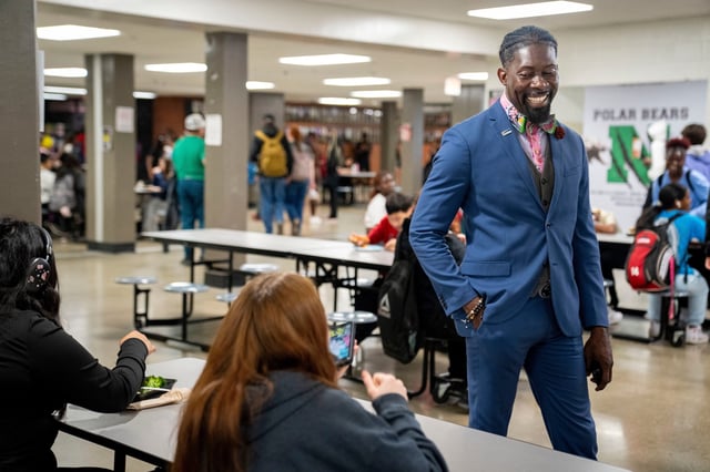 Des Moines Public Schools Superintendent, Dr. Ian Roberts, speaks with students during lunch at North High School, in Des Moines, Iowa, U.S., May 1, 2024. Zach Boyden-Holmes/The Register/USA TODAY NETWORK via REUTERS/File photo