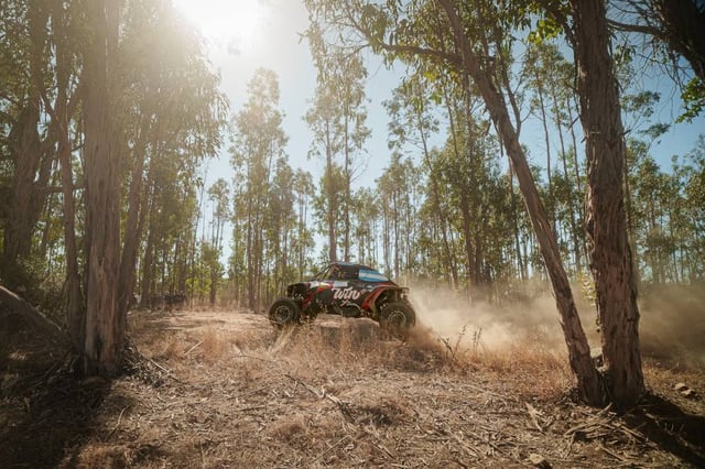 El cordobés Nicolás Cavigliasso, sigue firme en la lucha por los primeros lugares en Portugal, donde mañana se corre la penúltima etapa. //Prensa WRC