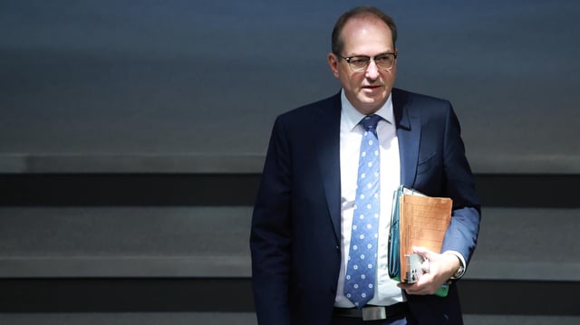 Bundesinnenminister Alexander Dobrindt im Bundestag