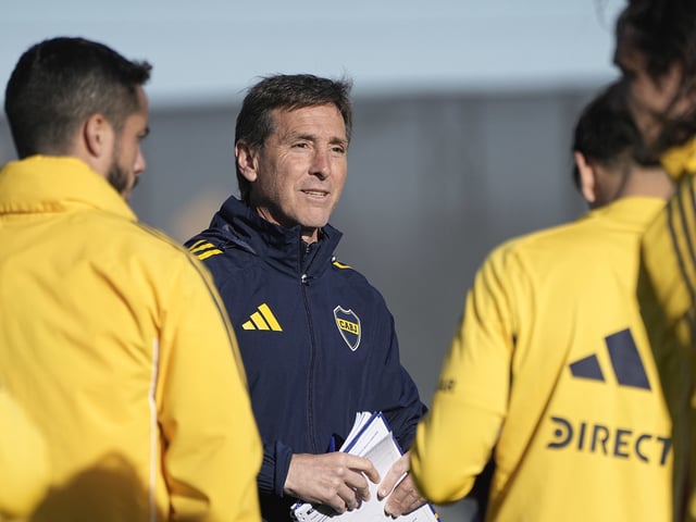 Claudio Ubeda - 
Entrenamiento vespertino de Boca Juniors 
Centro Entrenamiento en Ezeiza 
5 setiembre 2025 
Foto: Javier García Martino Prensa CABJ FTP CLARIN 05092025bocaII20.JPG Z Bairo
