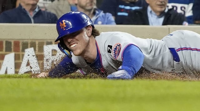 Sep 25, 2025; Chicago, Illinois, USA; New York Mets third base Brett Baty (7) scores against the Chicago Cubs during the sixth inning at Wrigley Field. Mandatory Credit: David Banks-Imagn Images