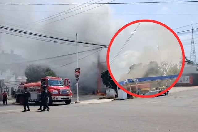 Uno de los incendios sucedió a apenas tres cuadras de las instalaciones de la Secretaría de Seguridad y Protección Ciudadana del Estado (SSyPC). | Crédito: captura en X