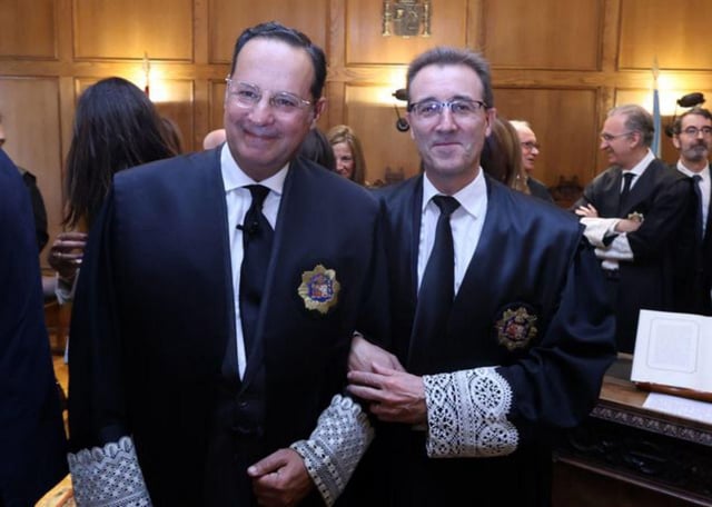 Jacinto Benítez  y su predecesor, Javier Menéndez. |  Gustavo Santos