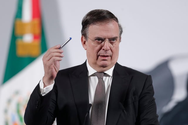 El secretario de Economía de México, Marcelo Ebrard, habla durante una rueda de prensa este jueves, en Palacio Nacional en Ciudad de México. | Crédito: EFE/ Isaac Esquivel