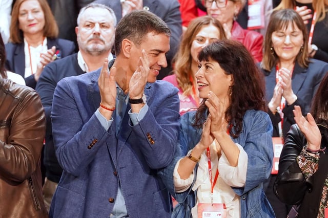 El presidente del Gobierno, Pedro Sánchez, y la ministra de Igualdad, Ana Redondo, durante el congreso autonómico del PSOE en Castilla y León.