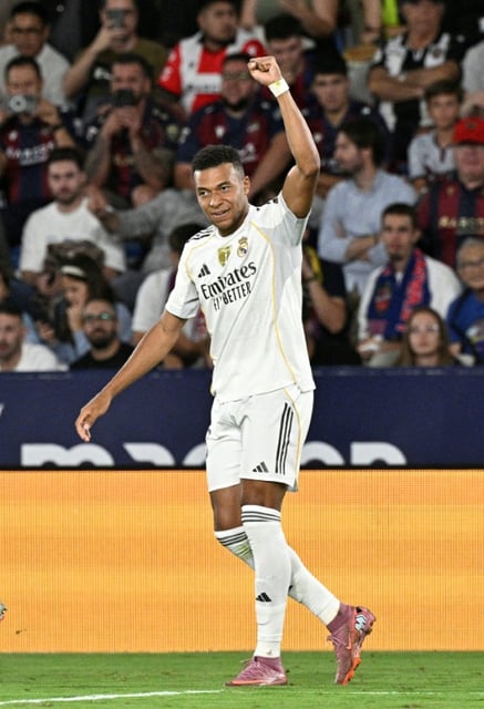 L'attaquant français du Real Madrid Kylian Mbappé contre Levante en match de Liga le 23 septembre 2025 à Valence
