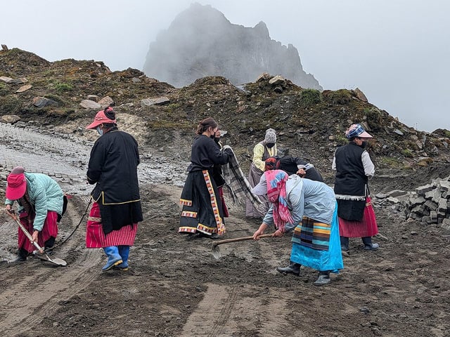 Tibetan women