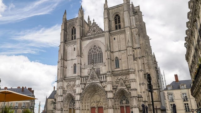 Vue de la cathédrale de Nantes, en mai 2024, avant la pose des bâches qui recouvrent une partie de sa façade depuis la mi-2025.