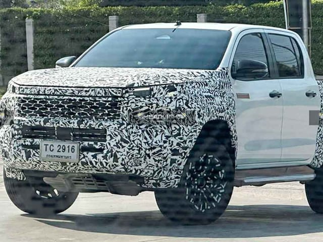 New Toyota Hilux Travo Spied Testing