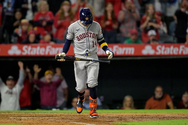 Houston Astros' Mauricio Dubon walks back to the dugout after striking out for the final out of the ninth inning of a baseball game against the Los Angeles Angels, Friday, Sept. 26, 2025, in Anaheim, Calif. (AP Photo/Jayne Kamin-Oncea)