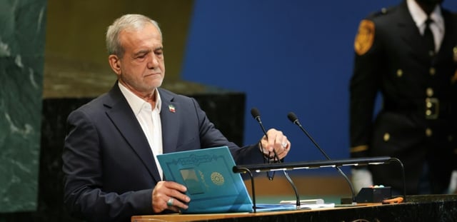 Le président iranien Massoud  Pezeshkian lors de l'Assemblée générale des Nations unies au siège de l'ONU, à New York, aux Etats-Unis, le 24 septembre 2025