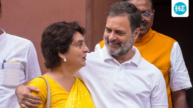 Congress leader Rahul Gandhi with party MP Priyanka Gandhi Vadra