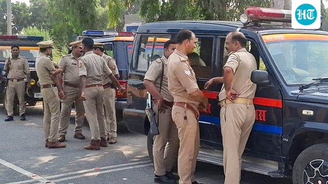  The mob of neighbours, in fury, thrashed the accused severely before the police arrived at the spot.