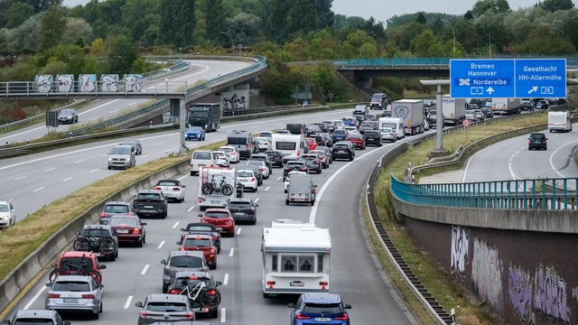 Auf der A1 in Richtung Norden staute sich der Verkehr ab Billstedt.