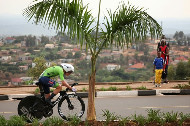 Le Slovène Tadej Pogacar lors du contre-la-montre individuel des Mondiaux de cyclisme à  Kigali au Rwanda le 21 septembre 2025