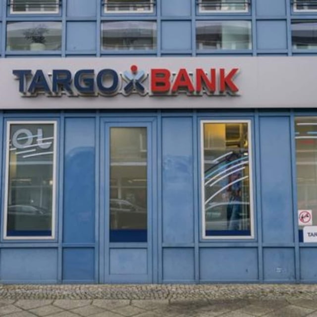 Eine neue Phishing-Mail im Namen der Targobank macht die Runde. Die Betrüger fordern zur angeblichen „Aktualisierung der easyTAN“ auf. Typische Anzeichen sind eine unpersönliche Anrede, eine auffällige Absenderadresse sowie ein eingebetteter Link, der direkt ins Online-Banking führen soll. Betroffene sollten die E-Mail ignorieren und in den Spam-Ordner verschieben. Offizielle Mitteilungen erfolgen ausschließlich über die Targobank-App oder das Kundenportal.