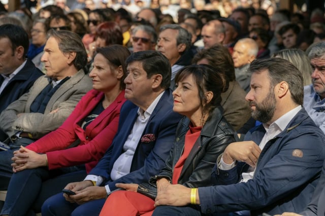 HeadLa présidente du conseil régional d'Occitanie, Carole Delga (2e d) et le sénateur socialiste Patrick Kanner (c) lors de la 5e édition des "Rencontres de la Gauche" à Bram, le 27 septembre 2025 dans l'Aude