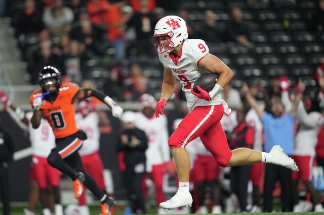 Tanner Koziol #9 of the Houston Cougars runs with the ball for a touchdown during the second half against the Oregon State Beavers at Reser Stadium on September 26, 2025 in Corvallis, Oregon.